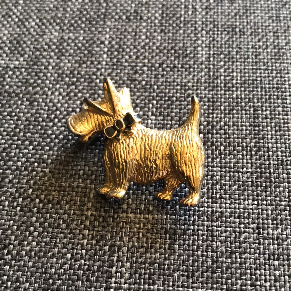Scotty dog with bow pin